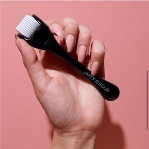 Japonesque Complexion Perfection Microneedle Roller Increases absorption